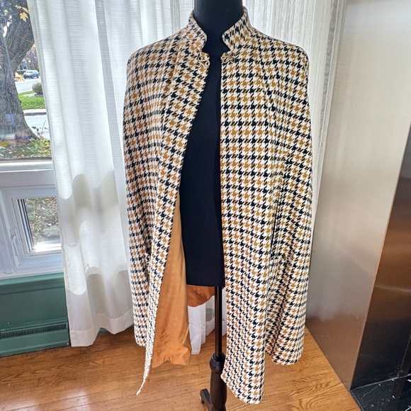 Vintage 80s fall cape, mustard, cream black houndstooth, slit sleeves, O/S to XL - Picture 12 of 16